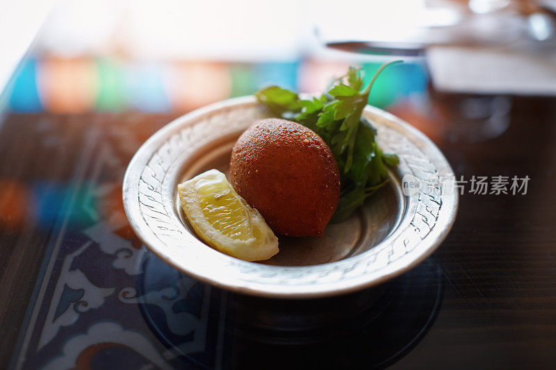 传统的食物。Icli Kofte,羔羊饼。中东地区的美味佳肴